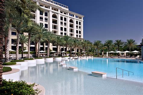 versace palazzo dubai hotel price.